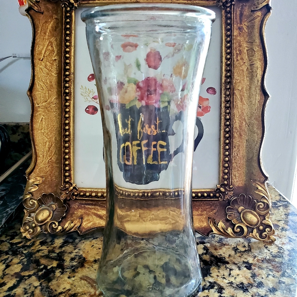 Elegant glass vase